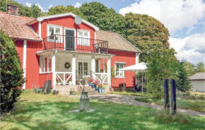 3 Bedroom Cozy Home In Halltorp